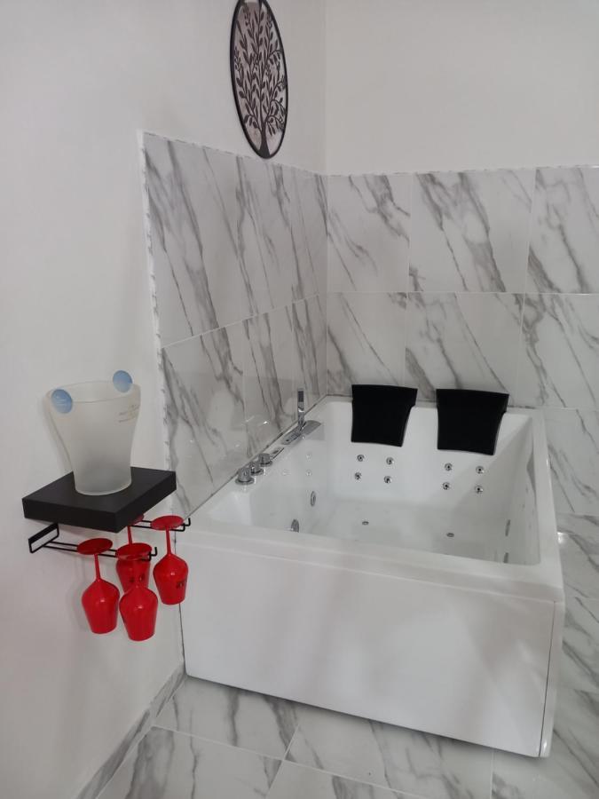 Jacuzzi Suite King Marsala Zewnętrze zdjęcie
